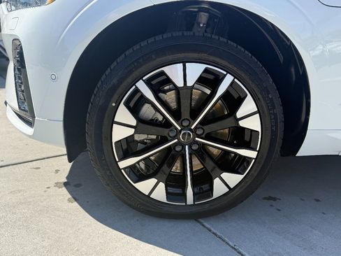 New 2026 Volvo XC60 T8 Plus w/ Protection Package Premier AWD/4WD image 9