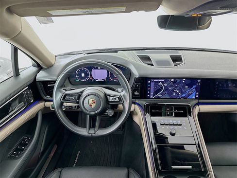 Used 2024 Porsche Panamera image 23
