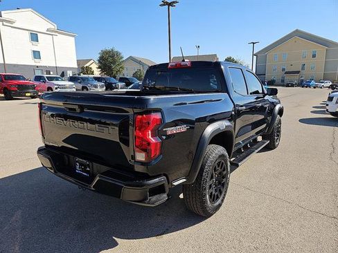 Used 2024 Chevrolet Colorado Trail Boss image 5