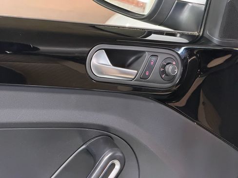 Used 2019 Volkswagen Beetle 2.0T SE FWD image 10