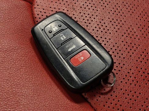 Used 2018 Toyota Camry XSE w/ Driver Assist Package image 32