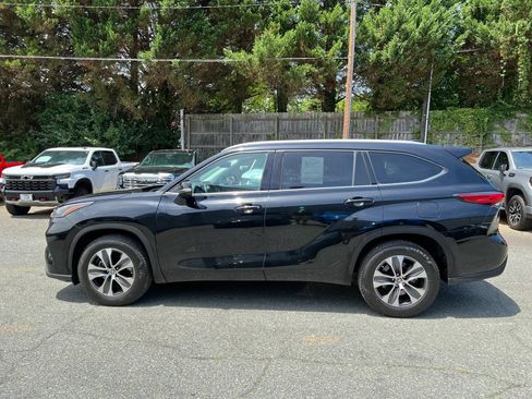 Used 2022 Toyota Highlander XLE FWD image 7