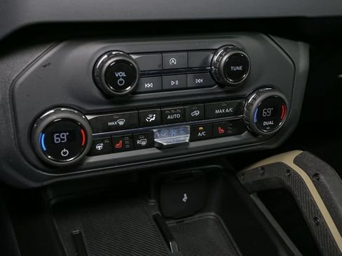 Used 2025 Ford Bronco Badlands AWD/4WD image 24