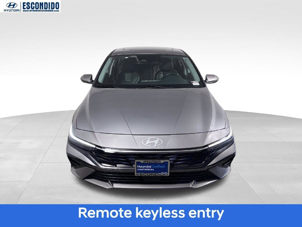 Certified 2025 Hyundai Elantra Limited FWD image 9