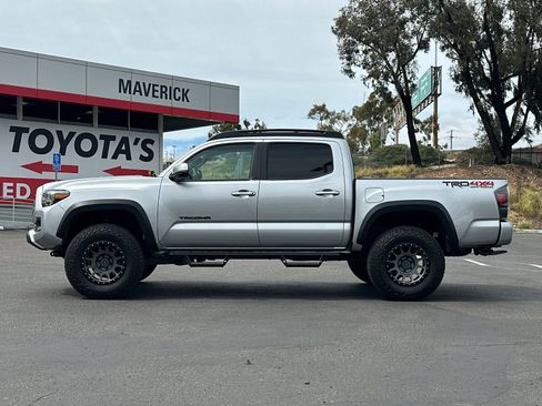 Used 2022 Toyota Tacoma TRD Off-Road w/ Technology Package image 2