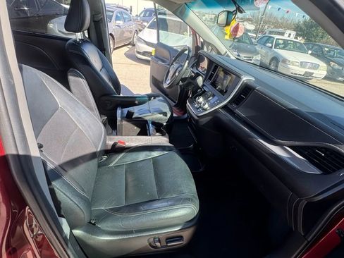 Used 2015 Toyota Sienna SE image 25