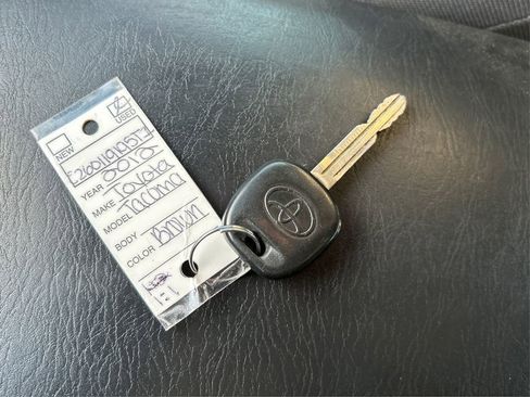 Used 2012 Toyota Tacoma Base image 31