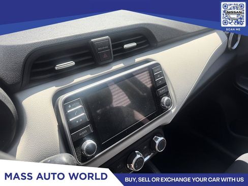 Used 2022 Nissan Versa SV FWD image 9