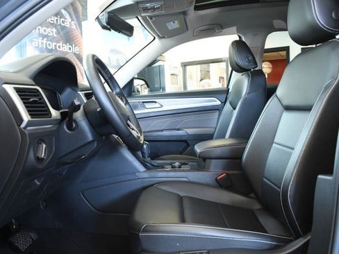 Used 2023 Volkswagen Atlas SEL AWD/4WD image 28