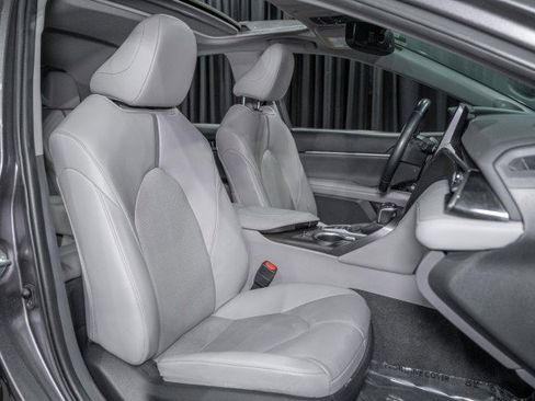 Used 2022 Toyota Camry XLE image 14