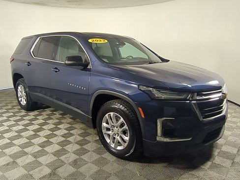 Used 2022 Chevrolet Traverse LS FWD image 2