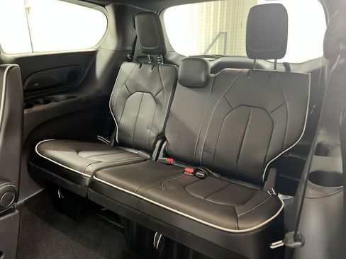 New 2026 Chrysler Pacifica Limited image 25