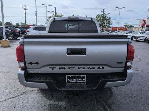 Used 2023 Toyota Tacoma SR AWD/4WD image 4