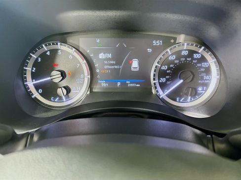 Used 2024 Toyota Highlander XLE FWD image 19