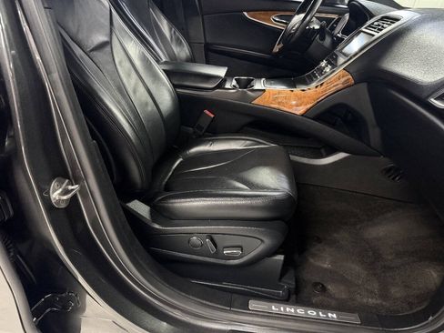 Used 2018 Lincoln MKX Reserve FWD image 12