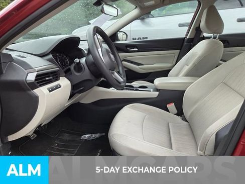 Used 2025 Nissan Altima 2.5 SV FWD image 3