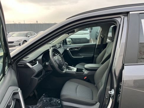 Used 2025 Toyota RAV4 XLE image 27