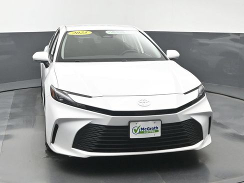 Used 2025 Toyota Camry LE FWD image 5