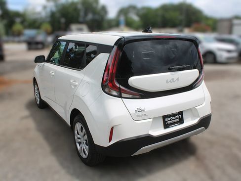 Used 2023 Kia Soul LX FWD image 11