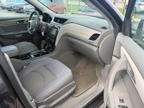 Used 2015 Chevrolet Traverse LT w/ Style and Technology Package FWD image 10