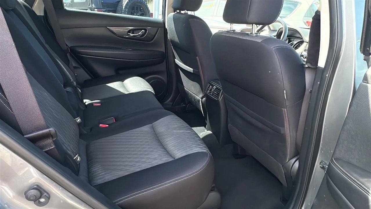 Used 2017 Nissan Rogue S FWD image 31