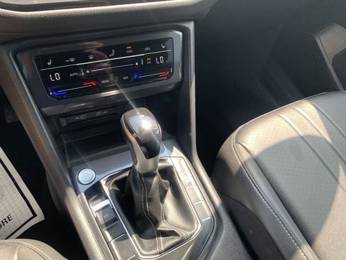 Used 2024 Volkswagen Tiguan SE image 15