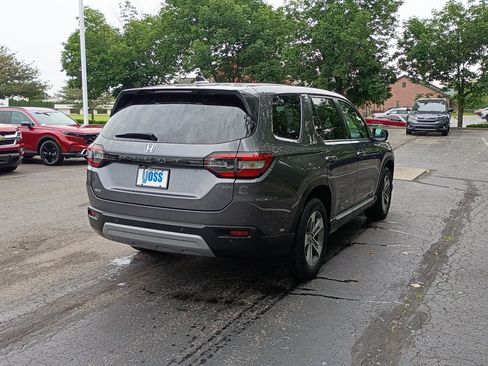 Used 2025 Honda Pilot EX-L image 3