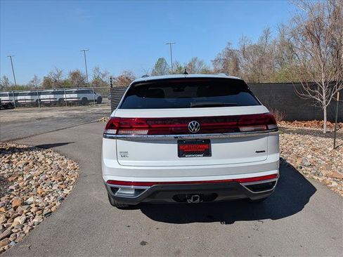Used 2025 Volkswagen Atlas Cross Sport SEL image 4