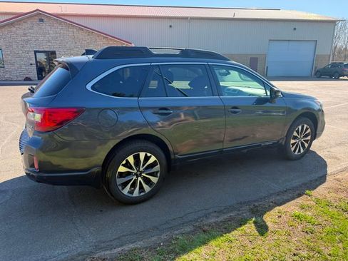 Used 2017 Subaru Outback 2.5i Limited image 4