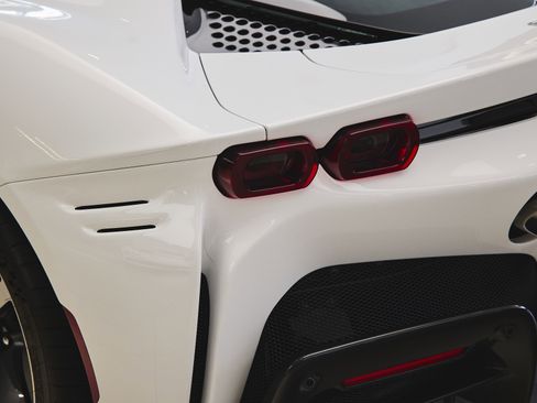 Used 2024 Ferrari SF90 Spider image 50