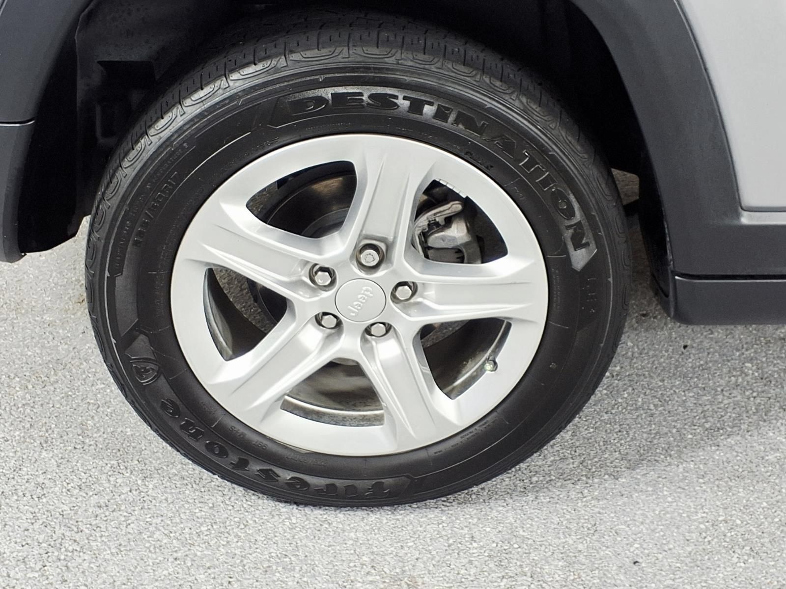 Used 2024 Jeep Compass Latitude AWD/4WD image 5