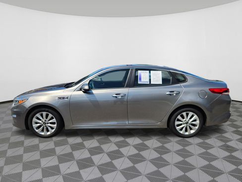 Used 2018 Kia Optima LX w/ 17" Alloy Wheels Package FWD image 5