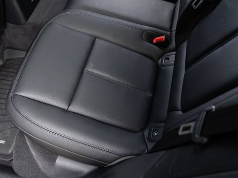 Certified 2026 Porsche Macan AWD/4WD image 35