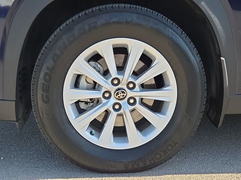 Certified 2024 Toyota Grand Highlander FWD image 12