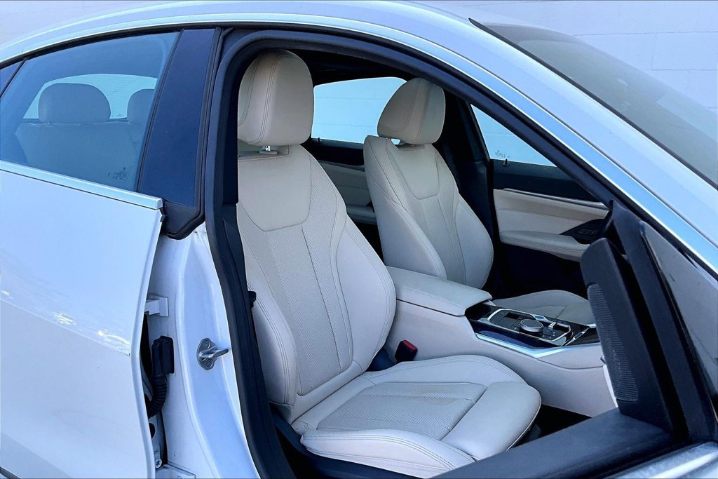 Used 2023 BMW i4 eDrive40 w/ Premium Package RWD image 8