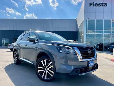 Certified 2024 Nissan Pathfinder Platinum w/ Cargo Package FWD image 1