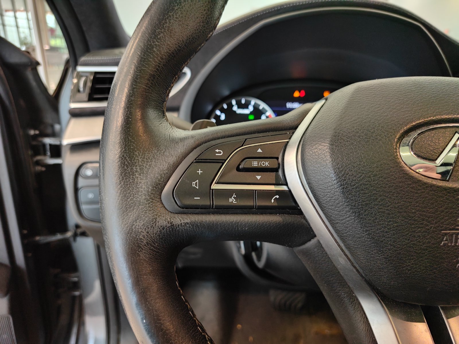 Used 2019 INFINITI QX50 Essential w/ Sensory Package AWD/4WD image 11