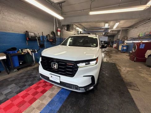 Certified 2024 Honda Pilot TrailSport image 1