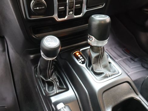 Used 2021 Jeep Wrangler Unlimited Sahara AWD/4WD image 26