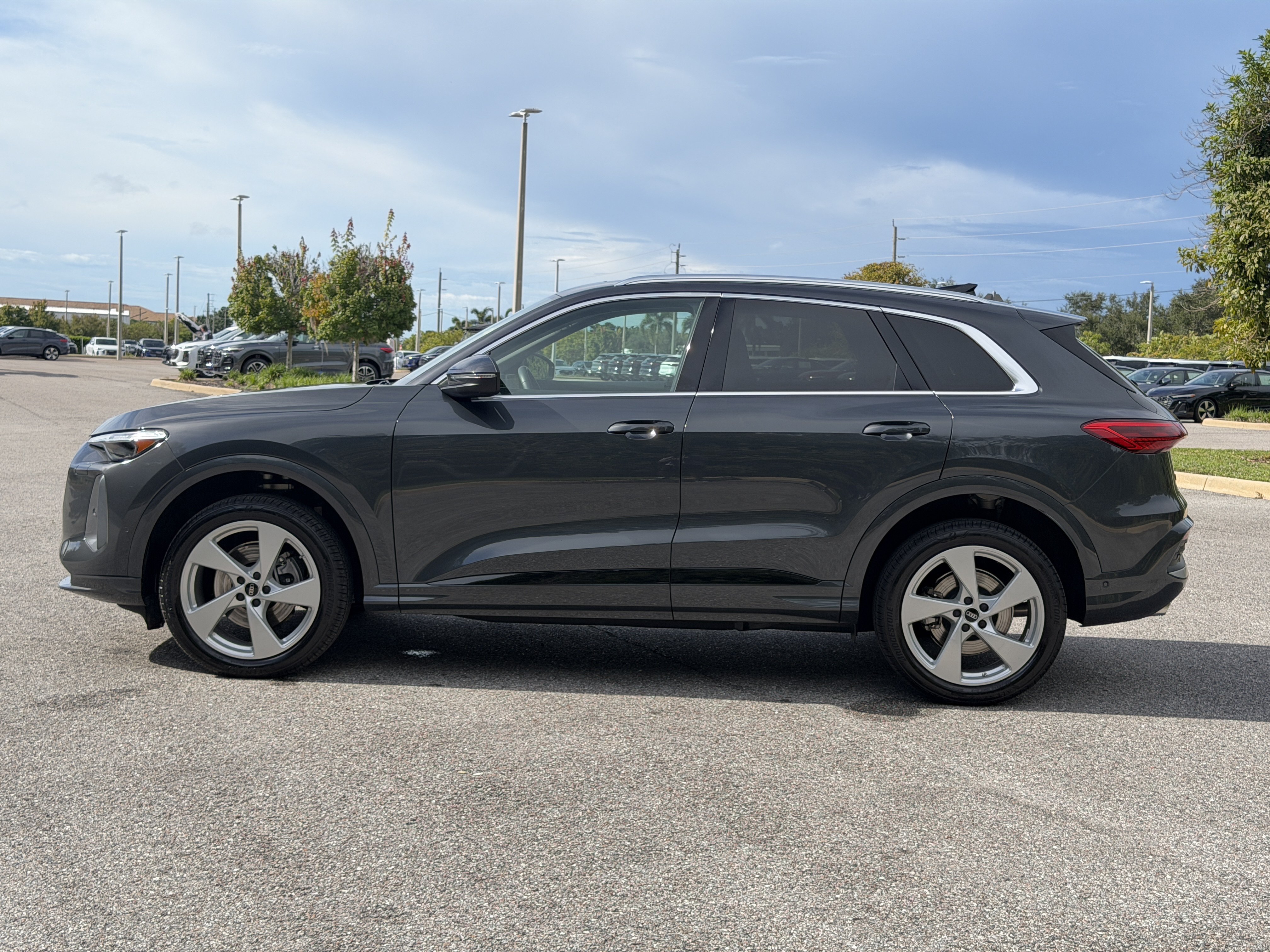 Certified 2026 Audi Q5 Premium Plus AWD/4WD image 4