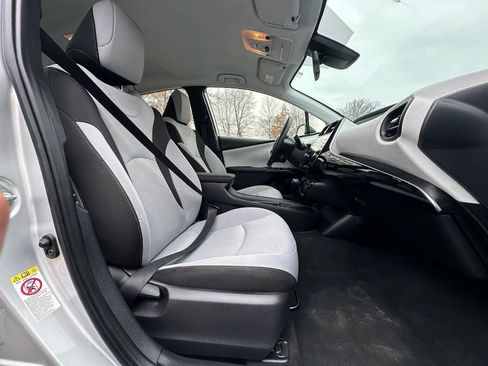 Used 2022 Toyota Prius LE image 11