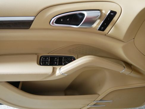 Used 2014 Porsche Cayenne AWD/4WD image 19