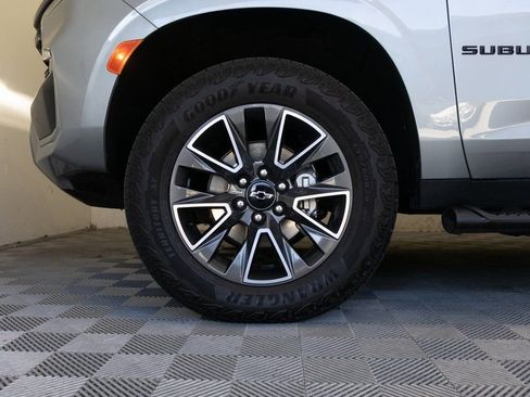 Used 2024 Chevrolet Suburban Z71 w/ Luxury Package image 9