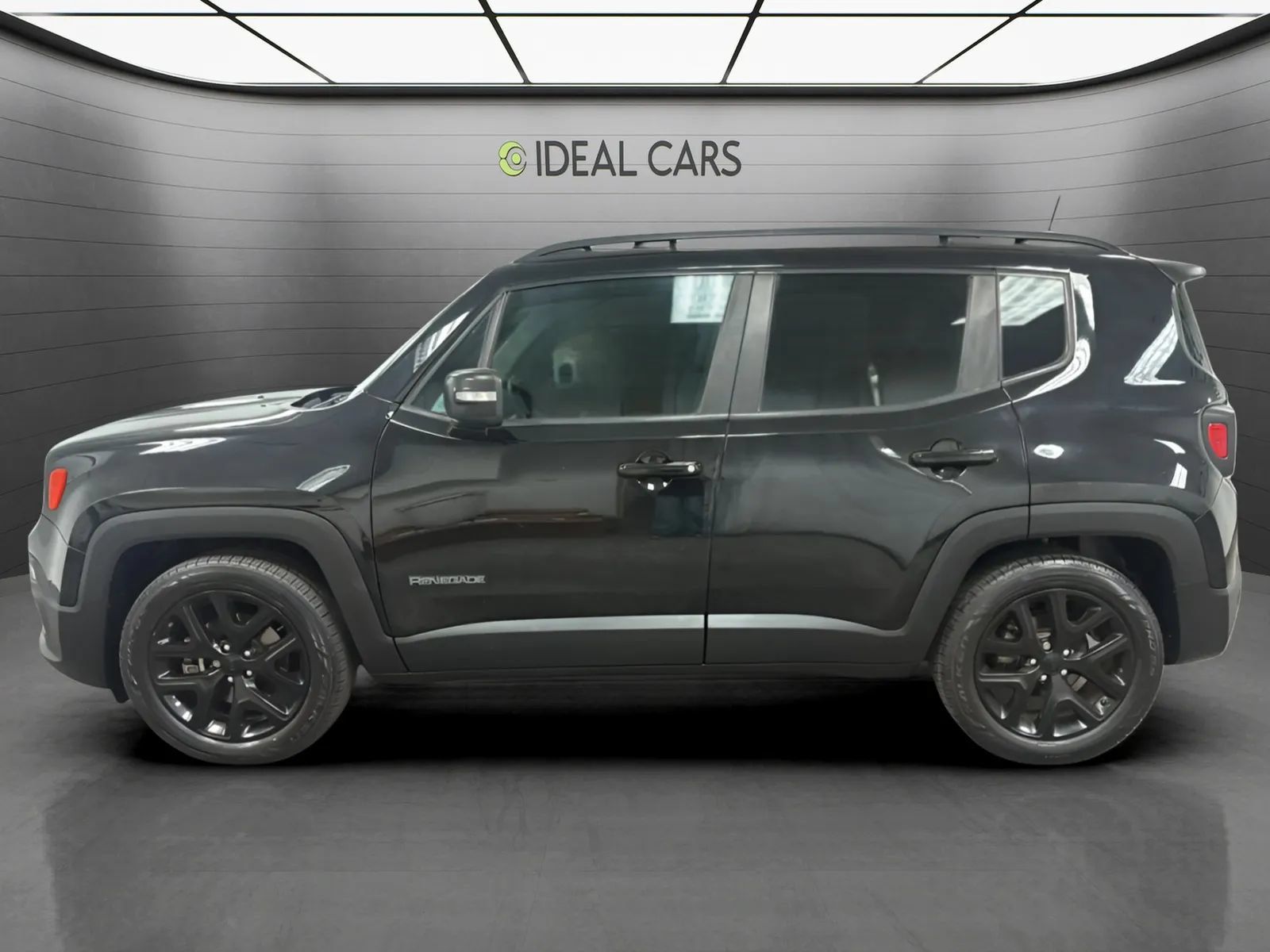 Used 2018 Jeep Renegade Altitude FWD image 8