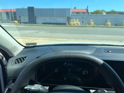 Used 2025 Kia K4 LXS image 35