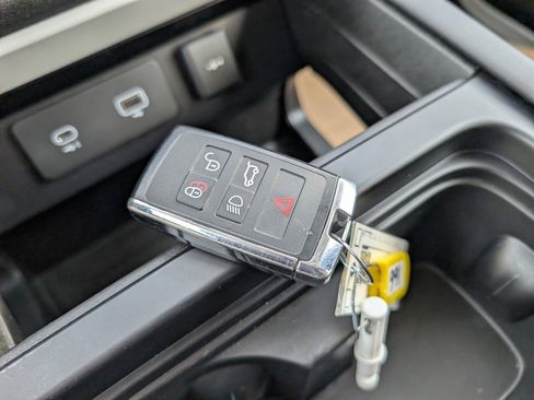 Used 2024 Land Rover Defender 110 S image 18