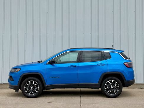 Used 2022 Jeep Compass Latitude w/ Convenience Group AWD/4WD image 3