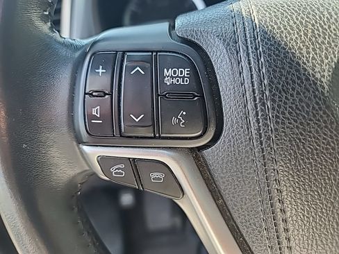 Used 2016 Toyota Highlander Plus AWD/4WD image 13