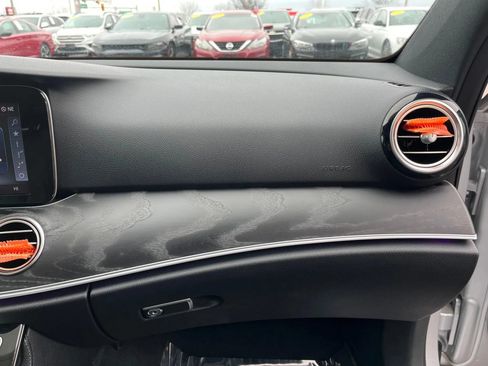 Used 2017 Mercedes-Benz E 300 4MATIC image 20