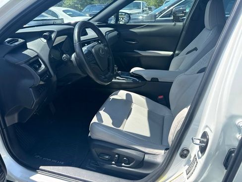 Used 2020 Lexus UX 200 w/ Premium Package FWD image 3
